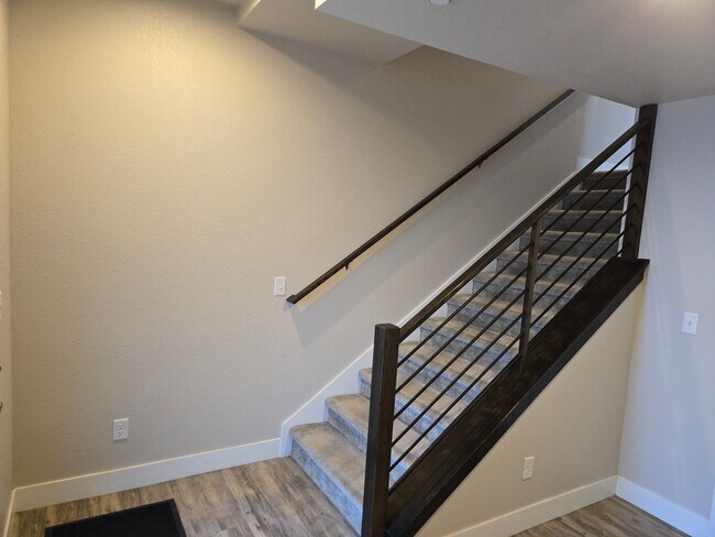 Building Photo - Amazing townhome in Central Park near Nort...