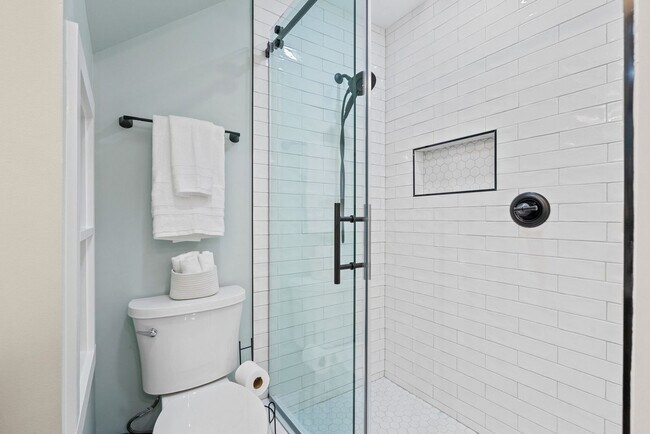 Building Photo - 218 4th St SE