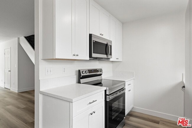 Building Photo - 6616 Sylmar Ave