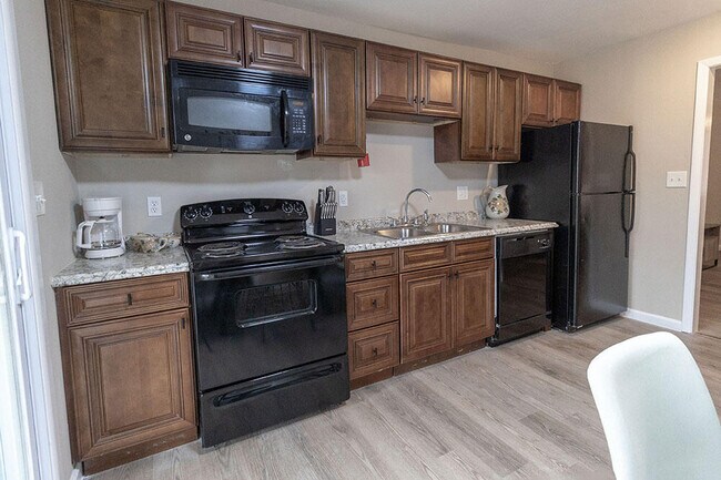 Building Photo - 801 N Ann St