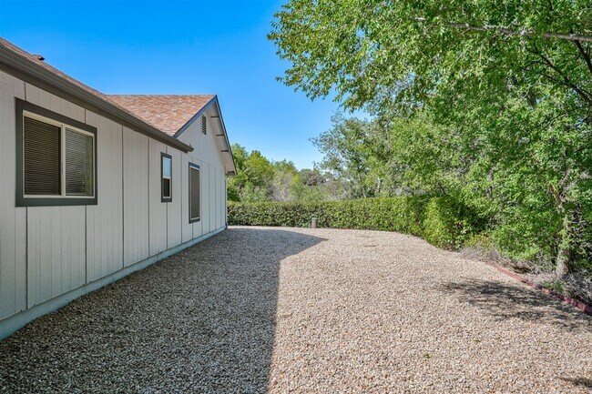 Building Photo - 3 Bedroom, 2 Bath, 2 Car Garage For Rent in Prescott!