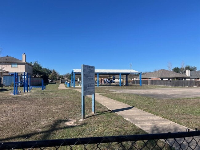 Building Photo - 120 Salado Dr