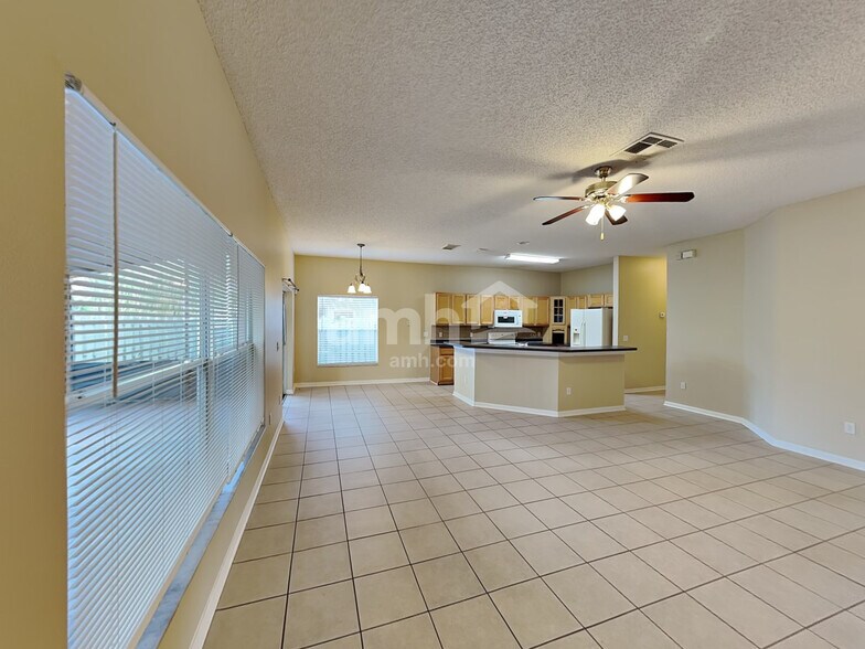 Building Photo - 8857 Palisades Beach Ave