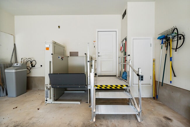 Building Photo - 12418 Cascade Hills