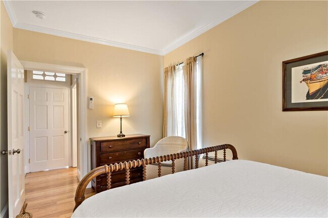 Building Photo - 6 Gladding Ct