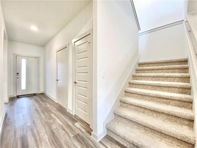 Building Photo - 100 Geminiflora Bend