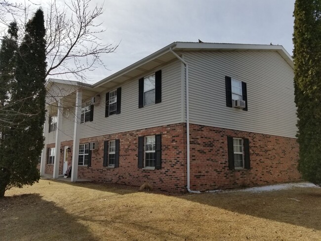 Building Photo - 2228 Sylvan Way