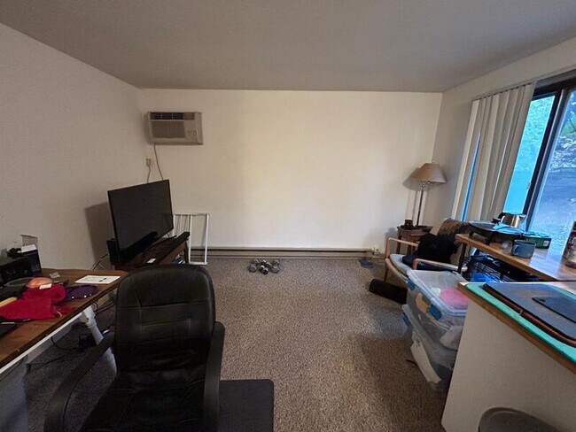 Building Photo - 134 E Johnson St