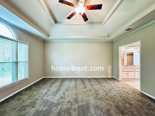 Building Photo - Blue Valley Schools, Granite Counters, Fin...