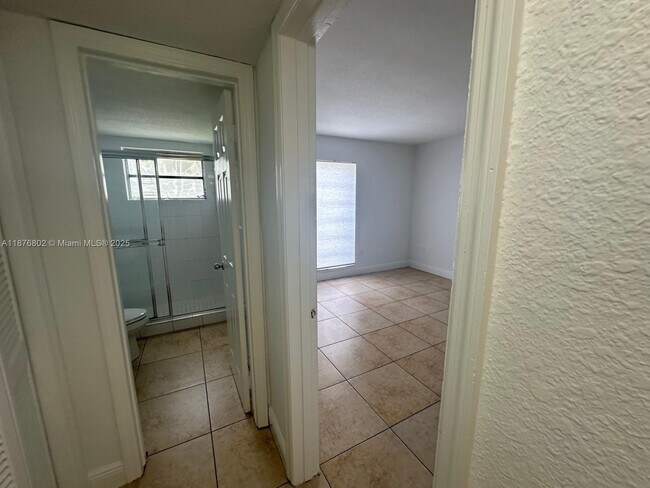 Building Photo - 7215 SW 94th Pl