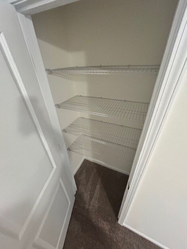 Building Photo - Limited Time Offer: First Full Month Rent-...