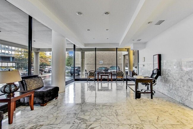 Building Photo - 5740 N Sheridan Rd