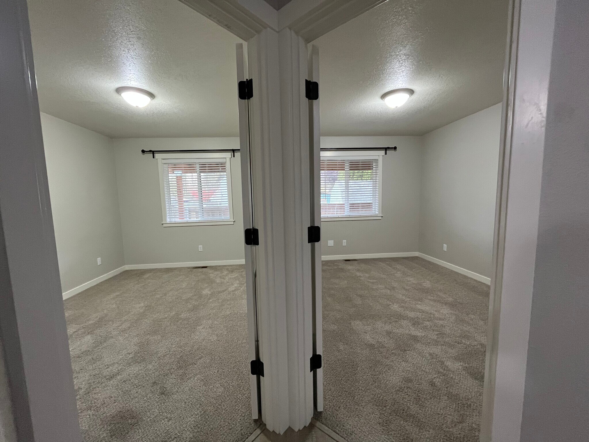 Building Photo - 607 W 1st St