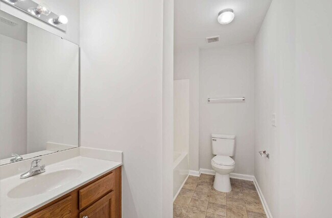 Building Photo - Spacious 3-Bed End-Unit Townhome in Durham
