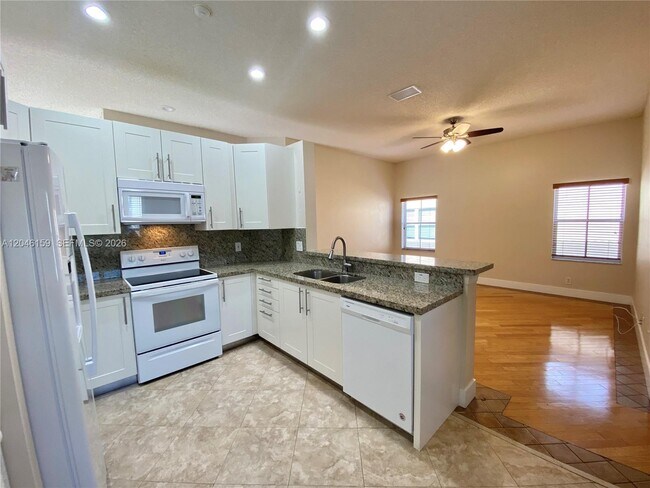 Building Photo - 837 Tanglewood Cir