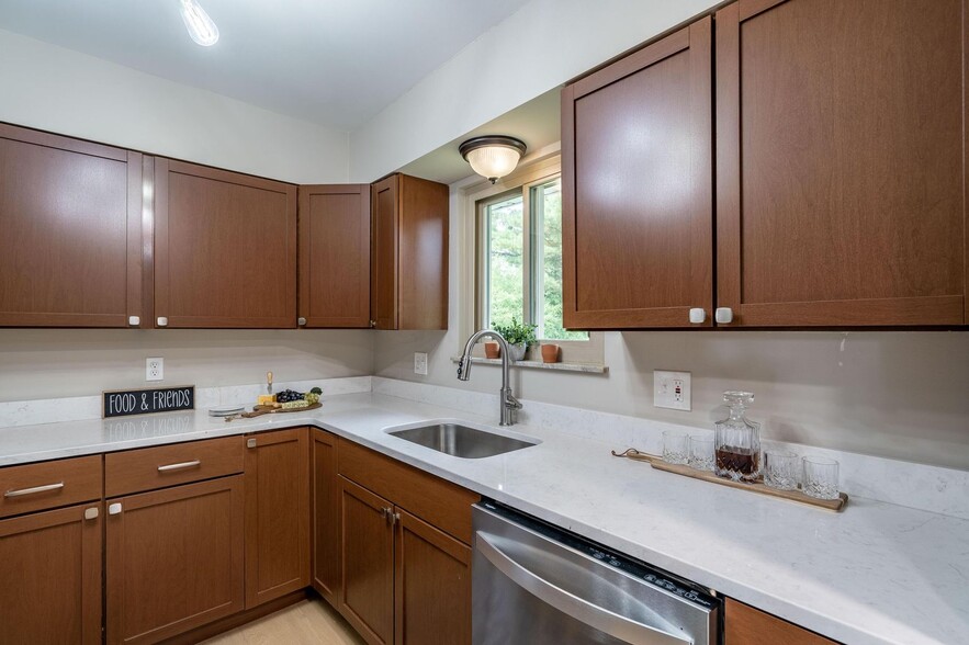 Kitchen - 5536 Central College Rd
