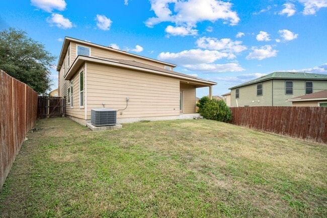 Building Photo - 4 Bedroom/2.5 Bath Mustang Valley Subdivision