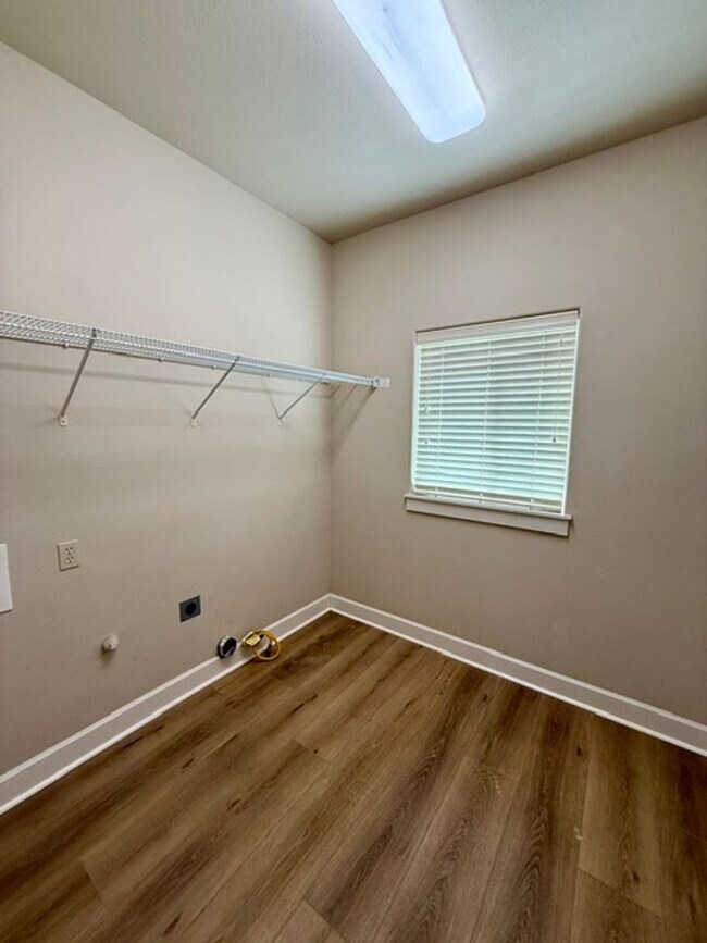 Building Photo - 20441 Aberdeen Dr
