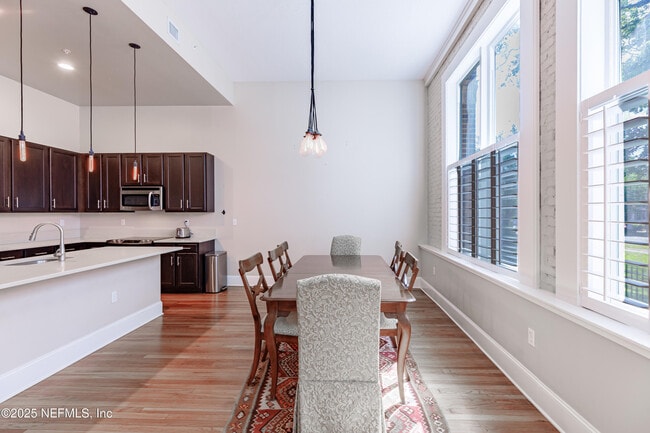 Building Photo - 2525 College St