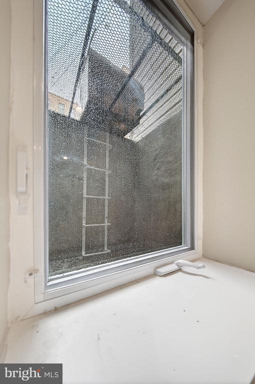Building Photo - 817 6th St NW