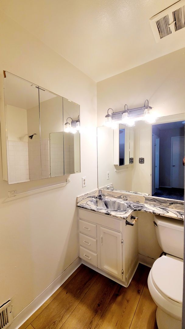 Building Photo - Beautifully Maintained Condo w/ Pool Access!