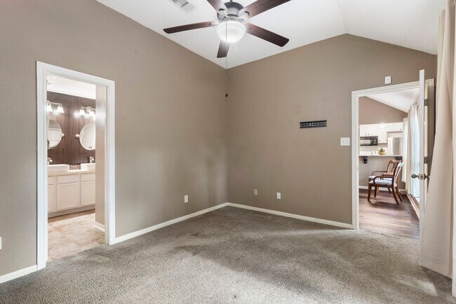 Building Photo - 6004 Hunnington Dr