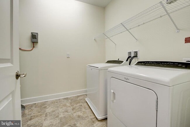 Building Photo - 620 McKenzie Ave