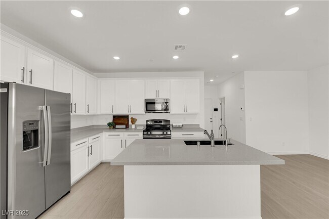 Building Photo - 334 Laurel Peak Dr