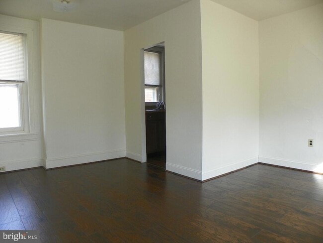 Building Photo - 514 S High St