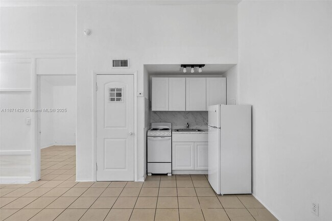 Primary Photo - 840 SW 7th St