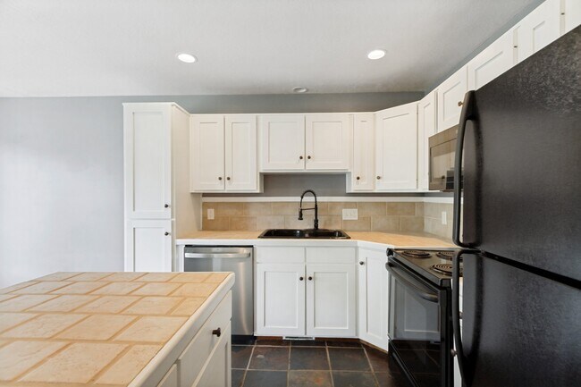 Building Photo - 1137 Holmes Creek Ln