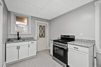 Building Photo - Stunning 3 bedroom home in Verona available April 15!