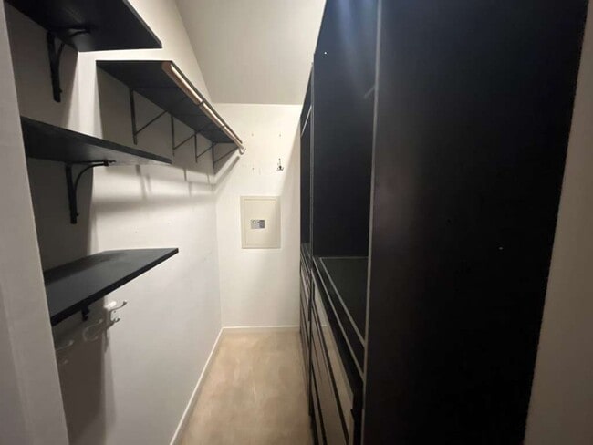 Building Photo - 5916 Park Forest Ln