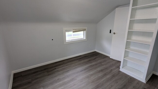 Building Photo - Newly renovated 2-bedroom, 1-bathroom home...