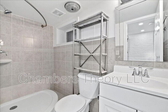 Building Photo - 619 Orleans Pl NE