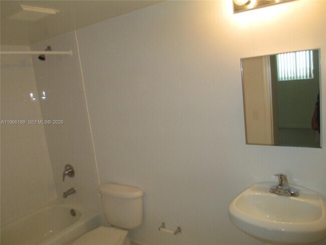 Building Photo - 420 SW 12th Ave