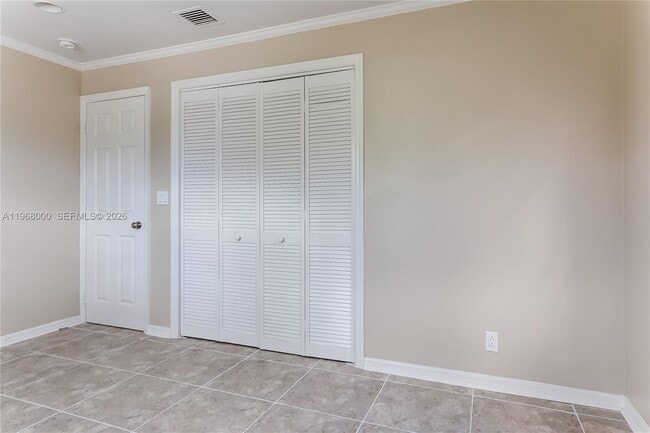 Building Photo - 848 Arlington Dr