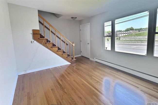 Building Photo - 318 Sand Creek Rd