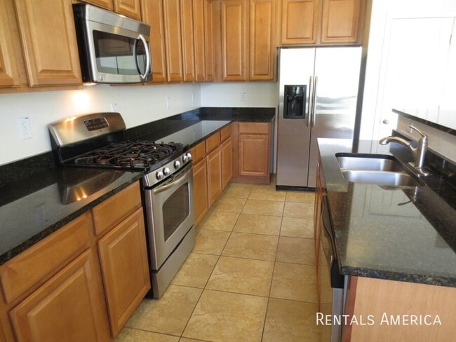 Building Photo - 890 E Doral Ct