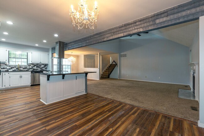 Building Photo - Newly Renovated 4 Bed / 3.5 Bath in Tulsa ...