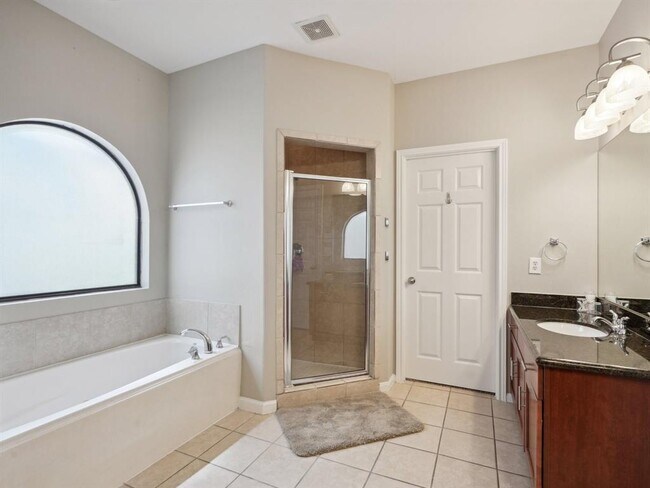 Building Photo - 4411 Koehler St