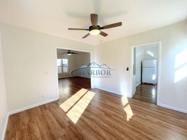 Building Photo - 1016 N Serrano Ave