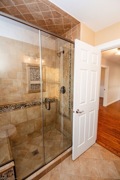 Building Photo - 123 Haines Ave