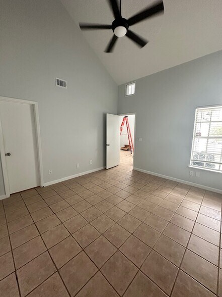 Building Photo - 12161 Armenia Gables Cir