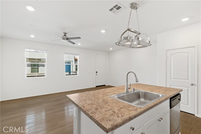 Building Photo - 30365 Town Square Dr