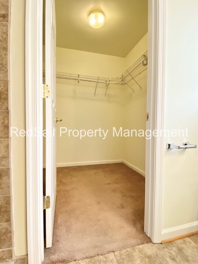 Building Photo - Crowne Pointe home available!