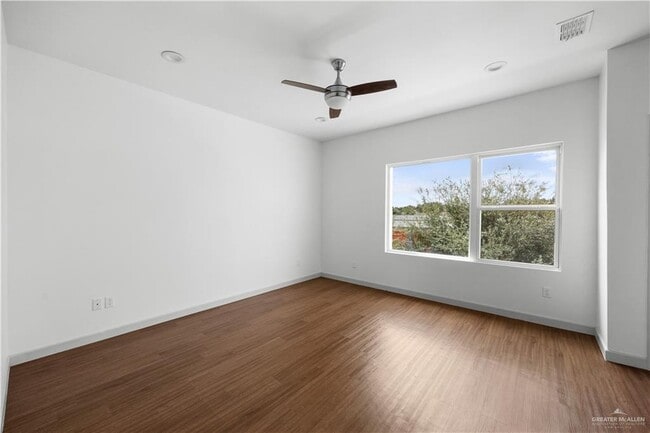 Building Photo - 2600 Mimosa St