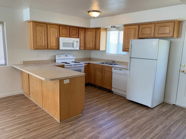 Building Photo - Townhome in Hawk Hollow