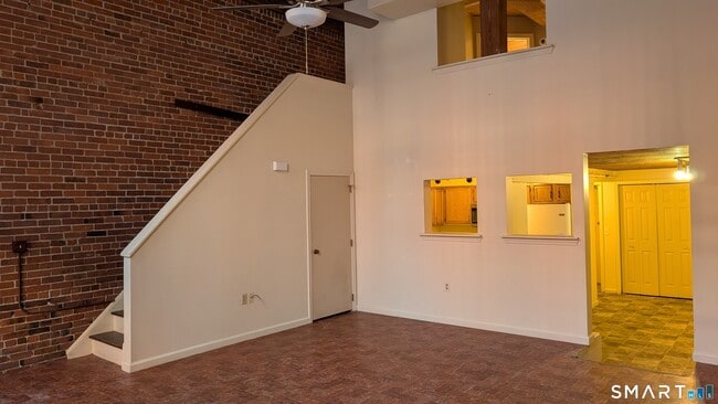 Building Photo - 839 Main St