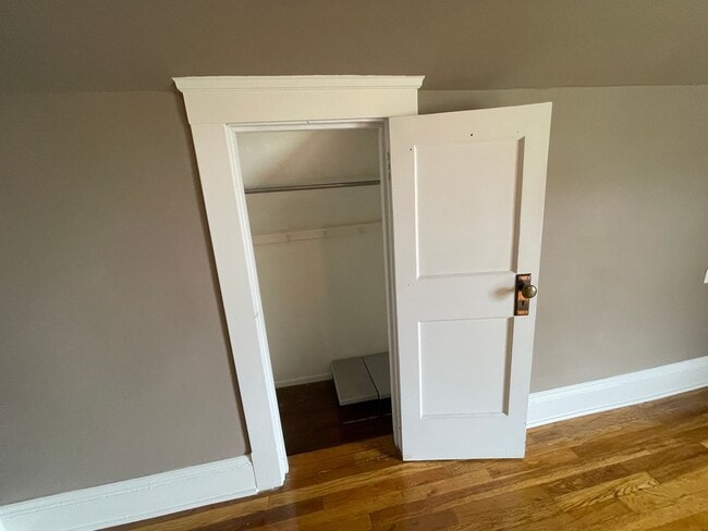 Building Photo - Charming Bungalow